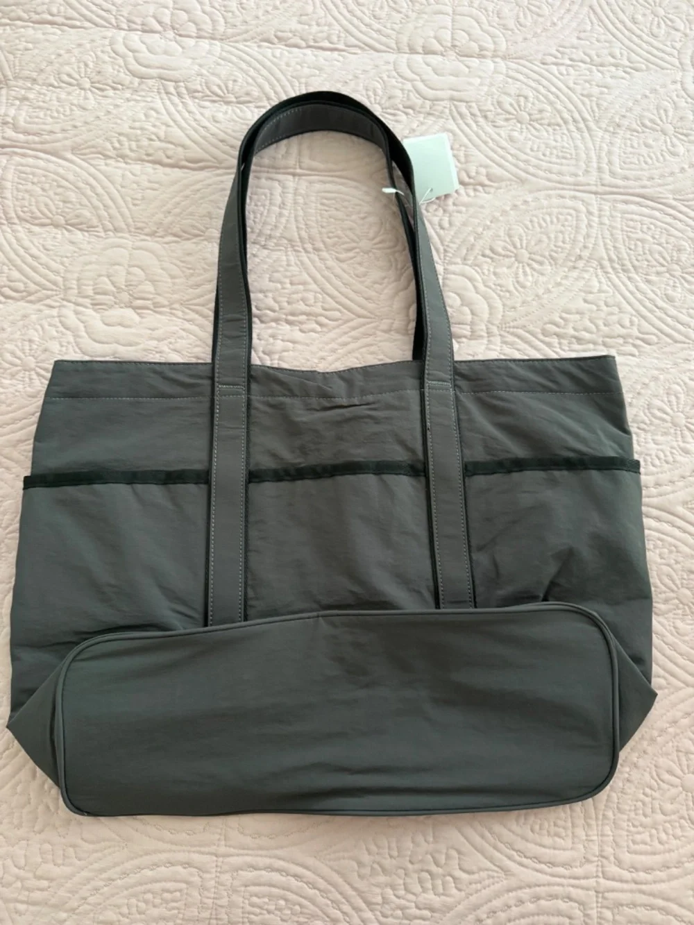 Lululemon New Multi Pocket Tote Bag 20L